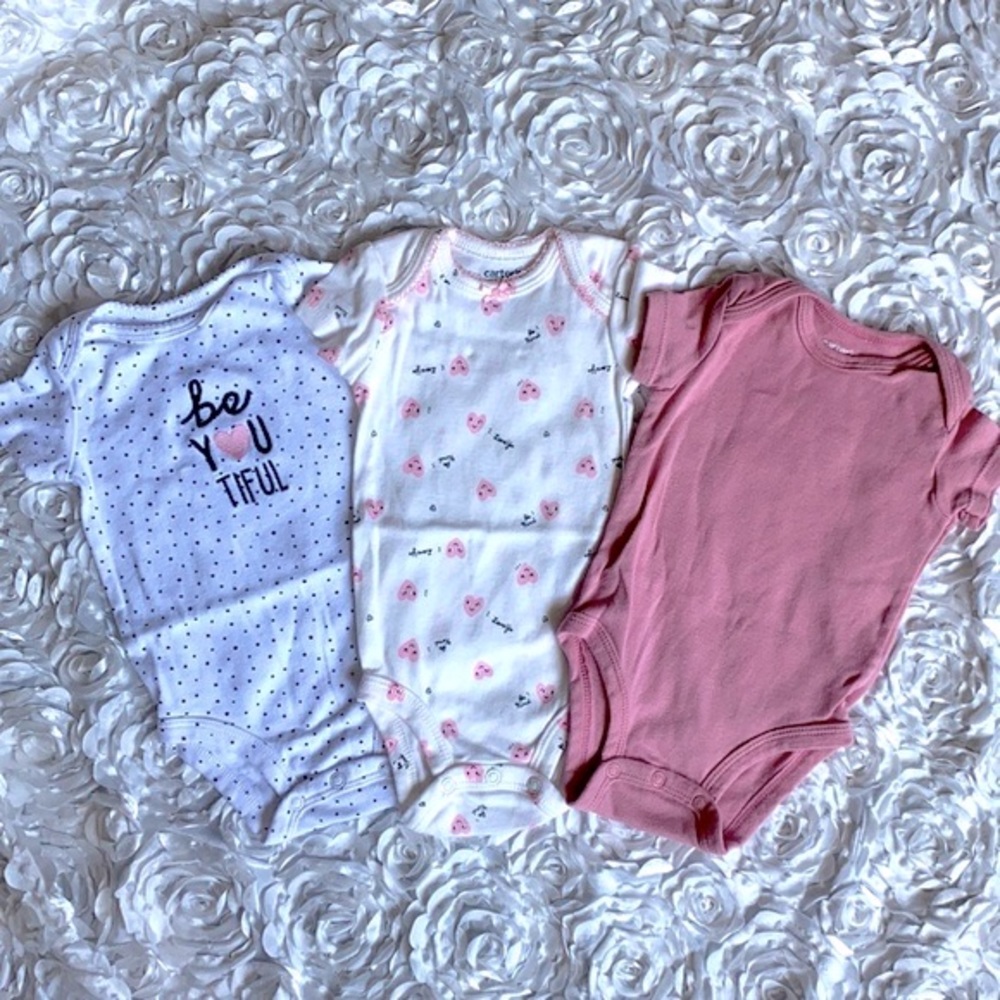 . bundle of 3 onesies size 3 months